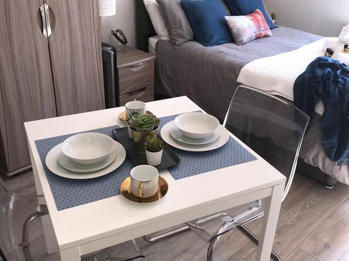 Serviced Appartment 1 Helena Рединг Екстериор снимка
