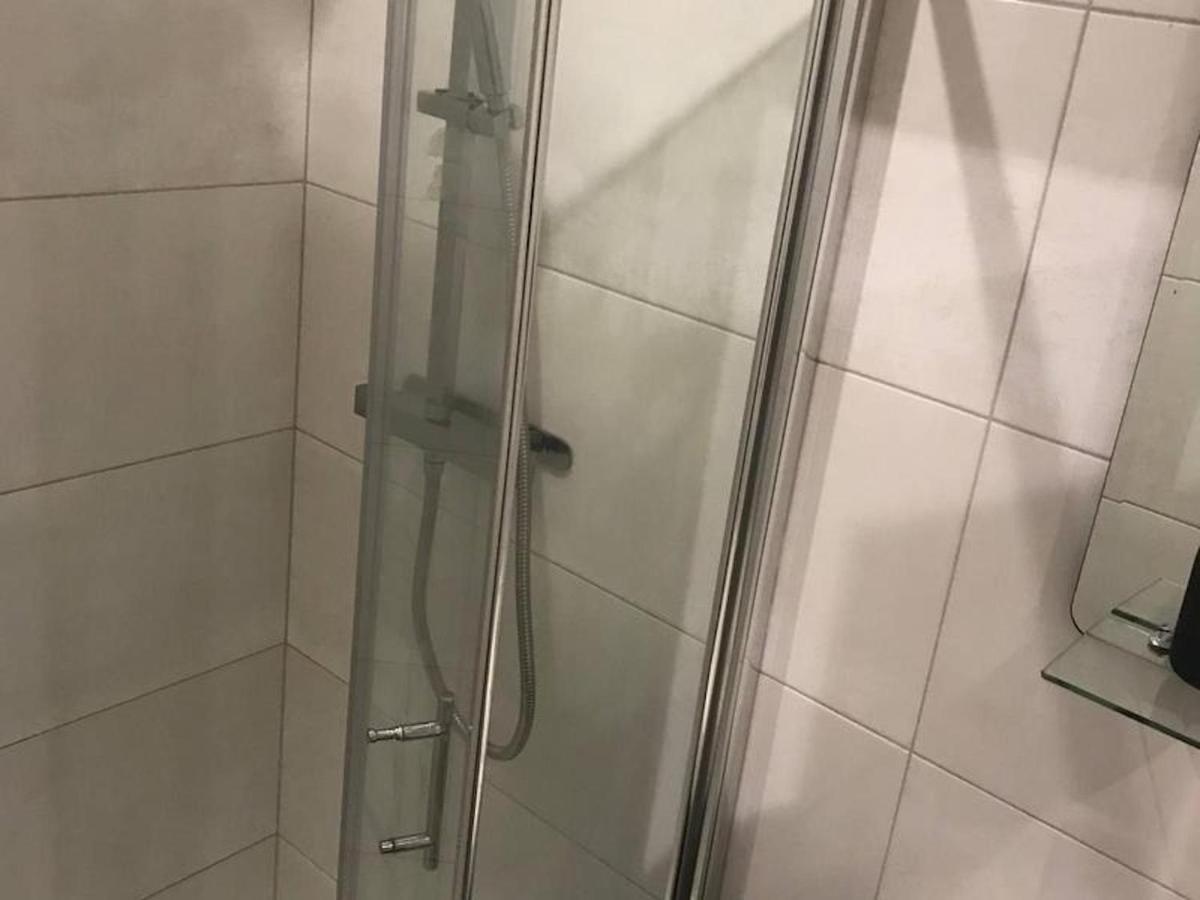 Serviced Appartment 1 Helena Рединг Екстериор снимка